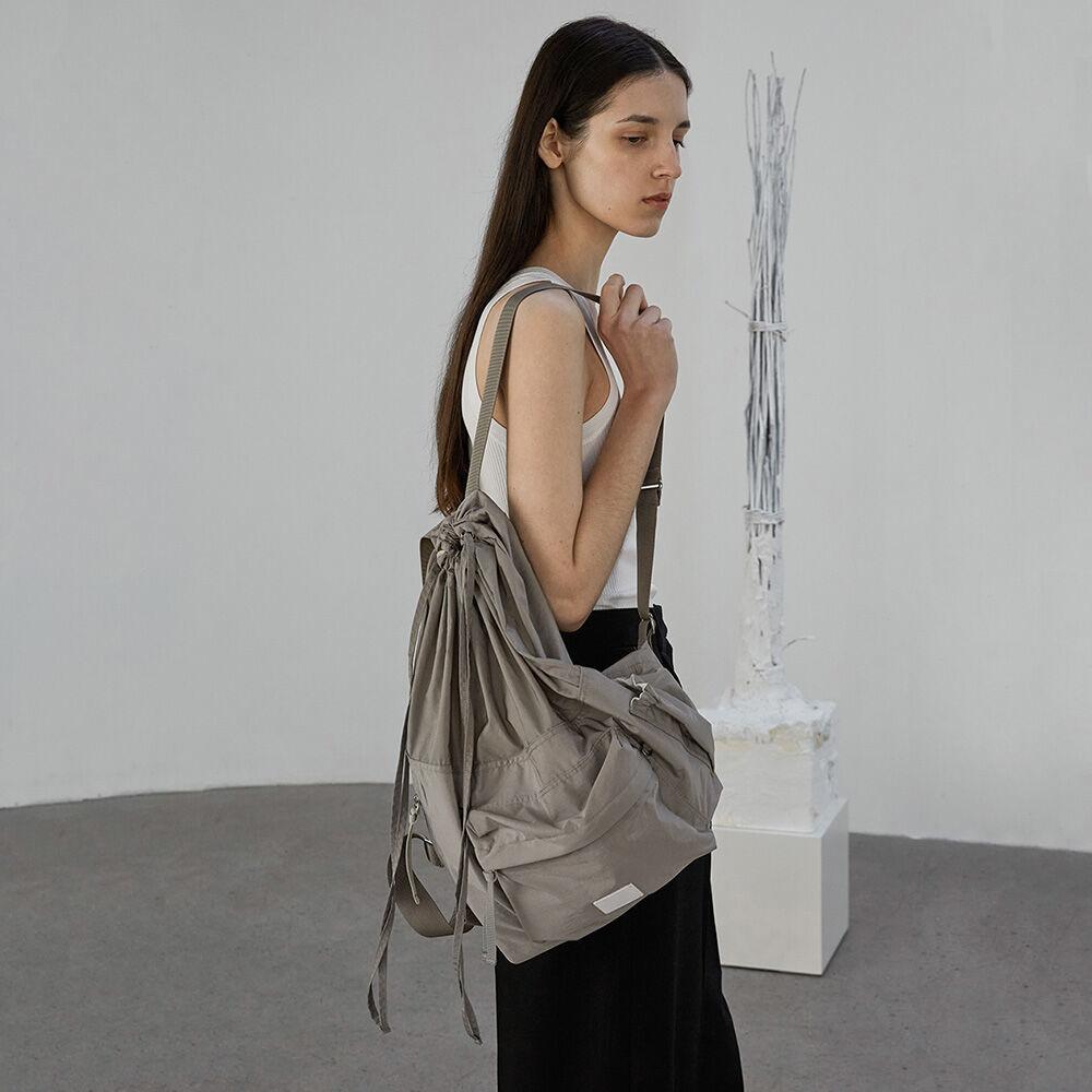 [22SS]FENNEC DRAWSTRING BACKPACK - GRAYISH BROWN
