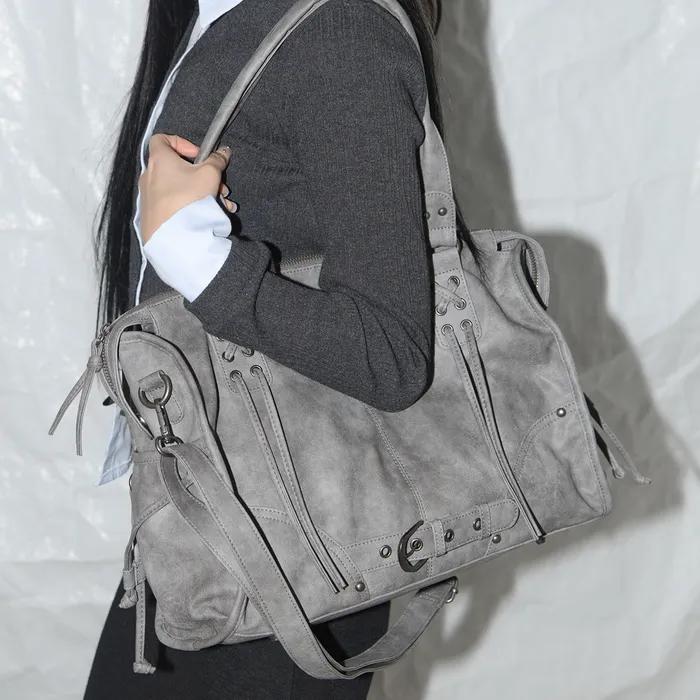 BELTED WASHING LEATHER BAG (GRAY) F25QE990