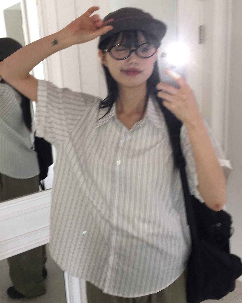 원더원더 인덱스 스트라이프 롤업 카라 반팔 셔츠