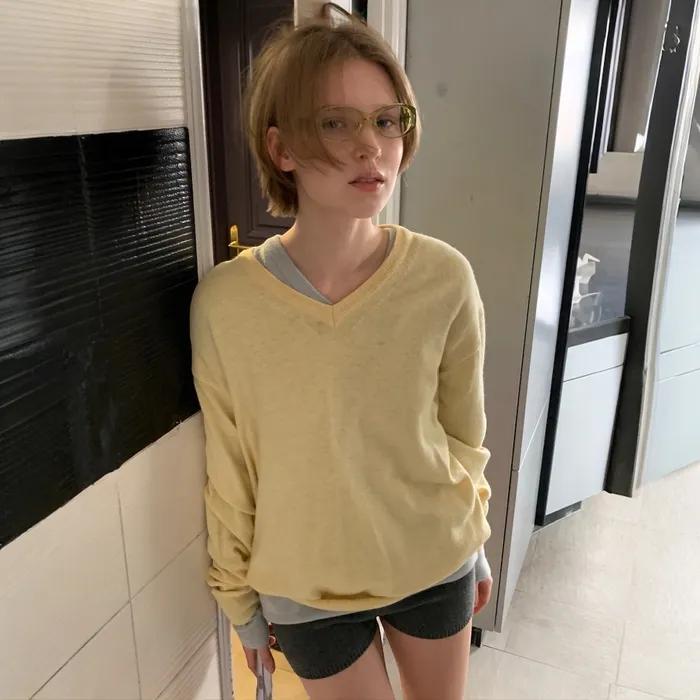 [3차] Seam Loose Fit V-Neck Wool Knit (Yellow)