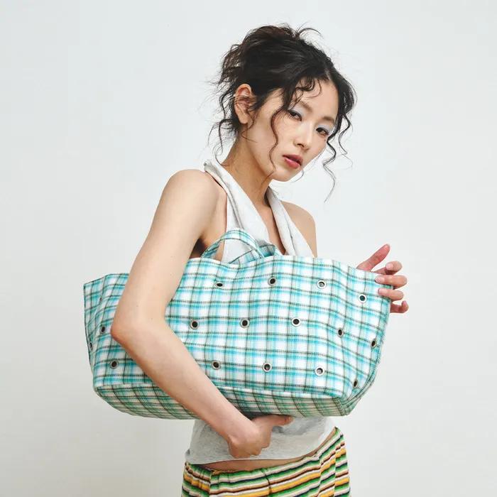 FREAKY EYELET SHOPPER BAG, GREEN CHECK