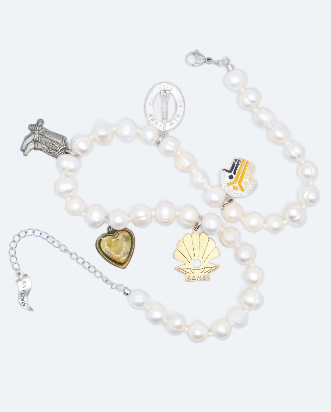 VTG CHARMS & PEARLS NECKLACE
