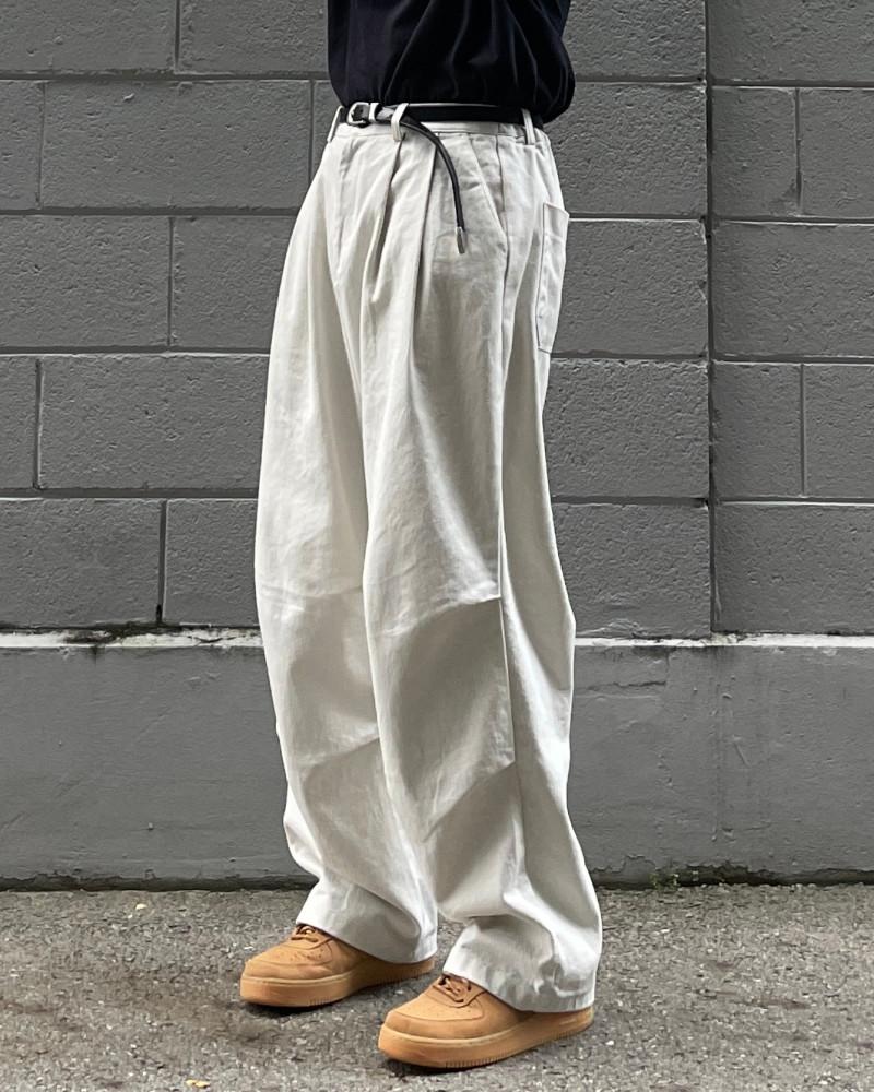 와이드 로우 핀턱 팬츠 연그레이