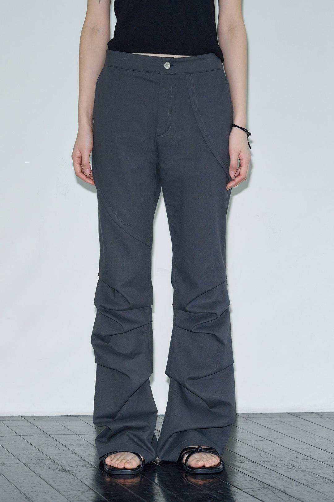 IRREGULAR COTTON FLARE TUCK PANTS / CHARCOAL