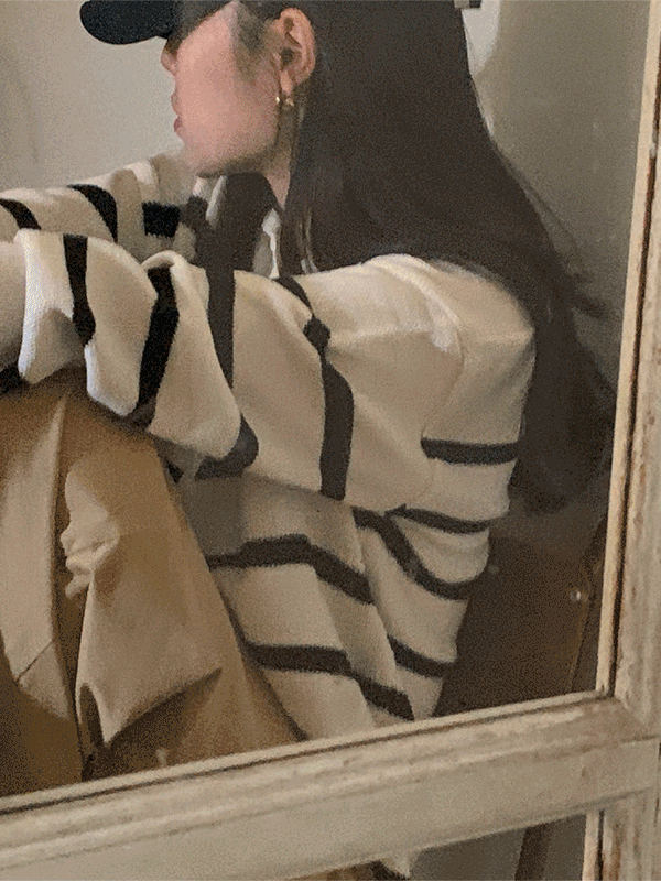 페이 스트라이프 카라 니트