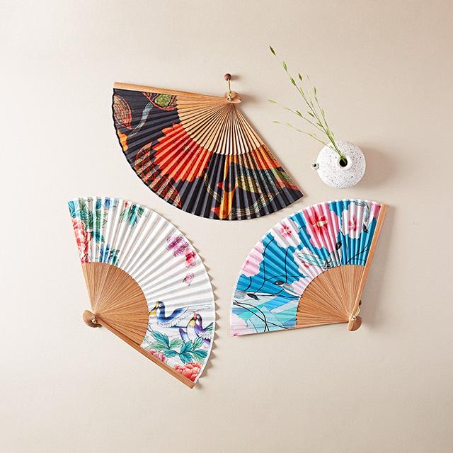 "장인이 만든 대나무 부채" 꽃과 새를 담은 민화 부채