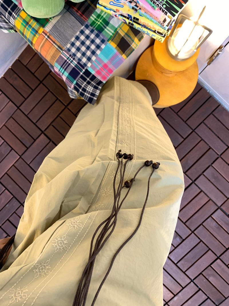 Marigold embroidery nylon pants ( 2 color )