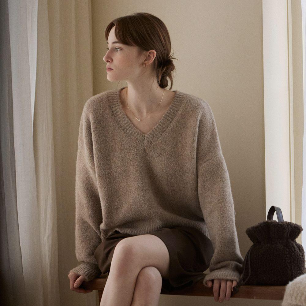 Soft loose V-neck knit - hazy brown