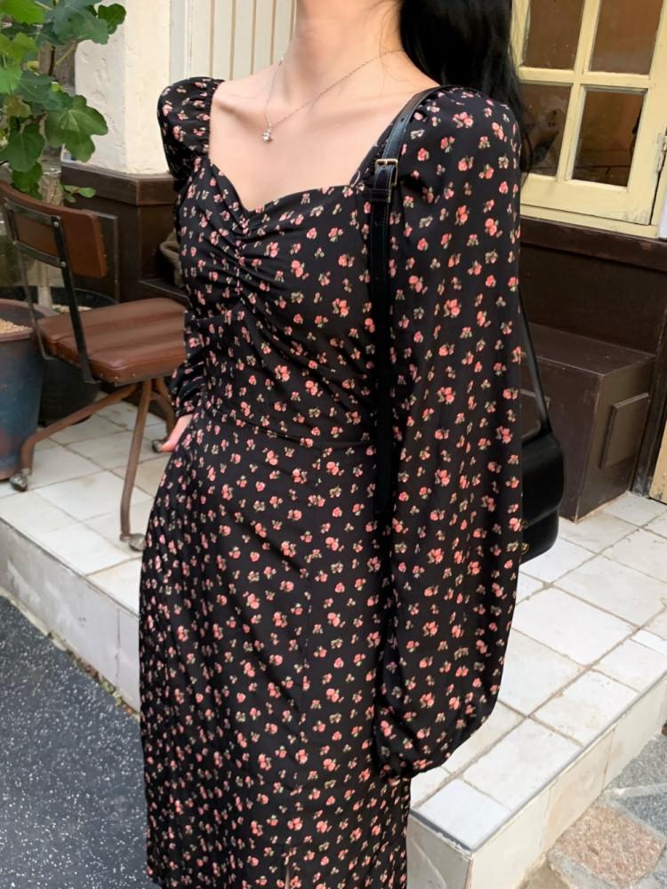 어텀 플라워 하트넥 롱 트임 긴팔 원피스 (2 color)