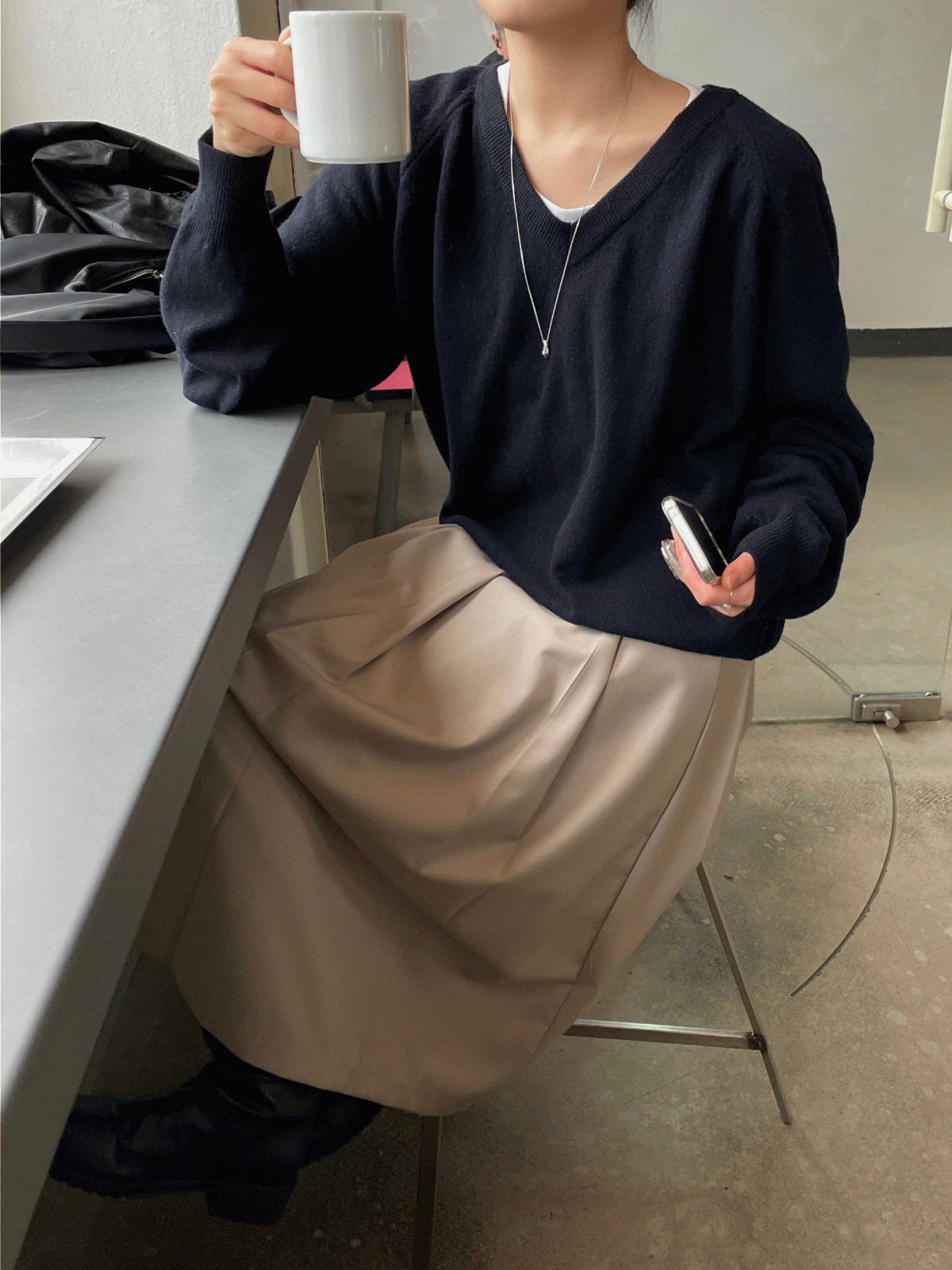 베이글 루즈핏 브이넥 니트