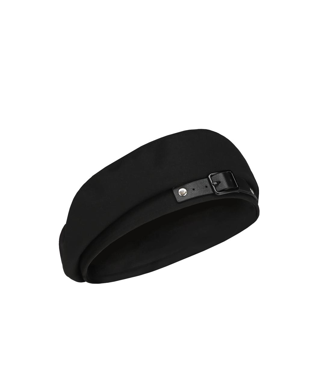 Solid belted beret