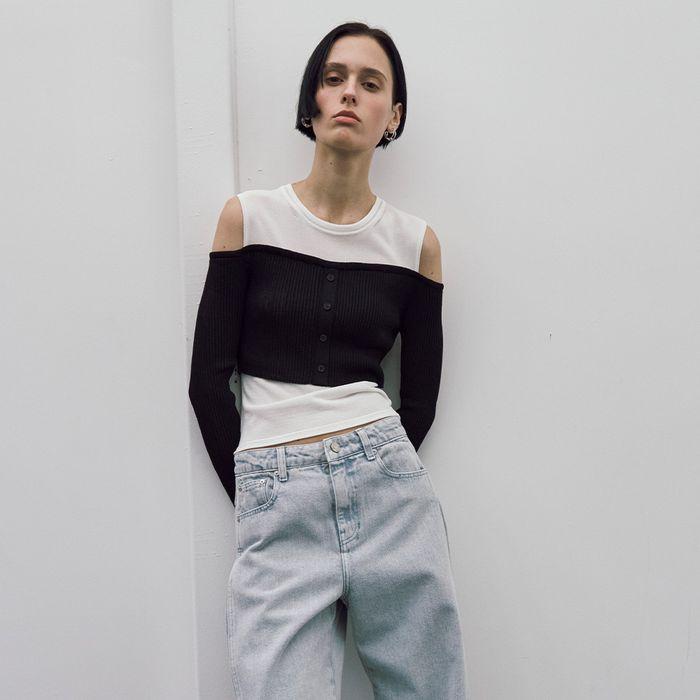 Light Shoulder Cut-out Knit in Black VK5SP115-10