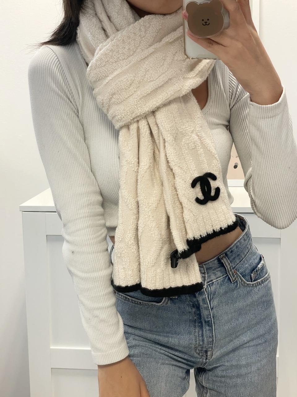 샤넬 CC 로고 캐시미어 머플러 아이보리 AA8324B08508NI960