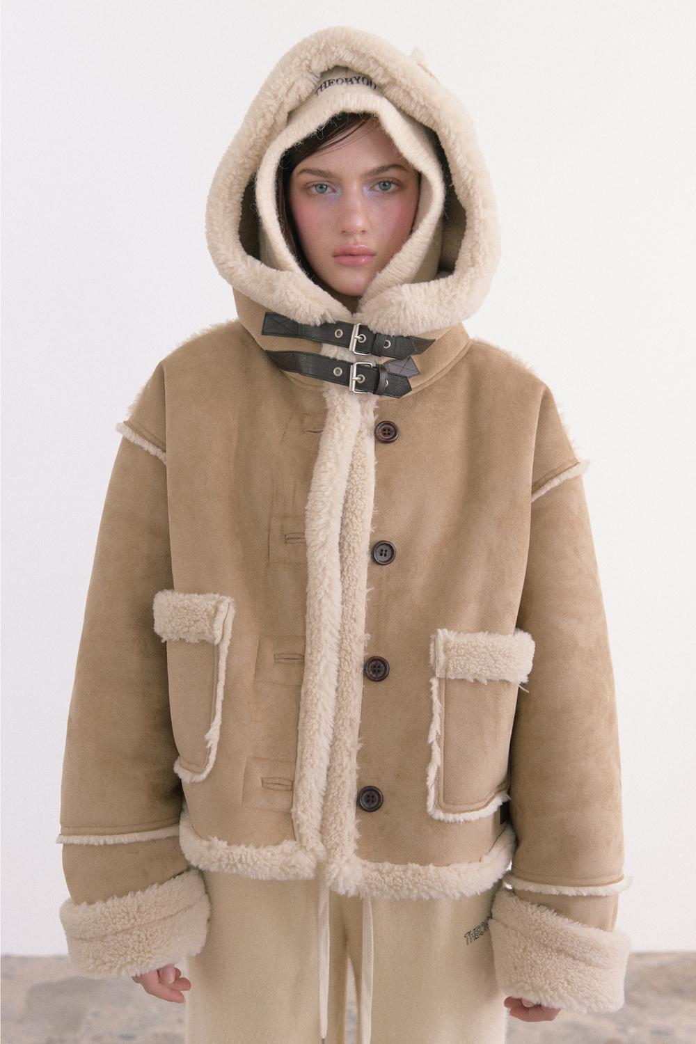 [12월 4일 예약 발송] VINTAGE BUCKLE HOODIE MUSTANG (BEIGE)