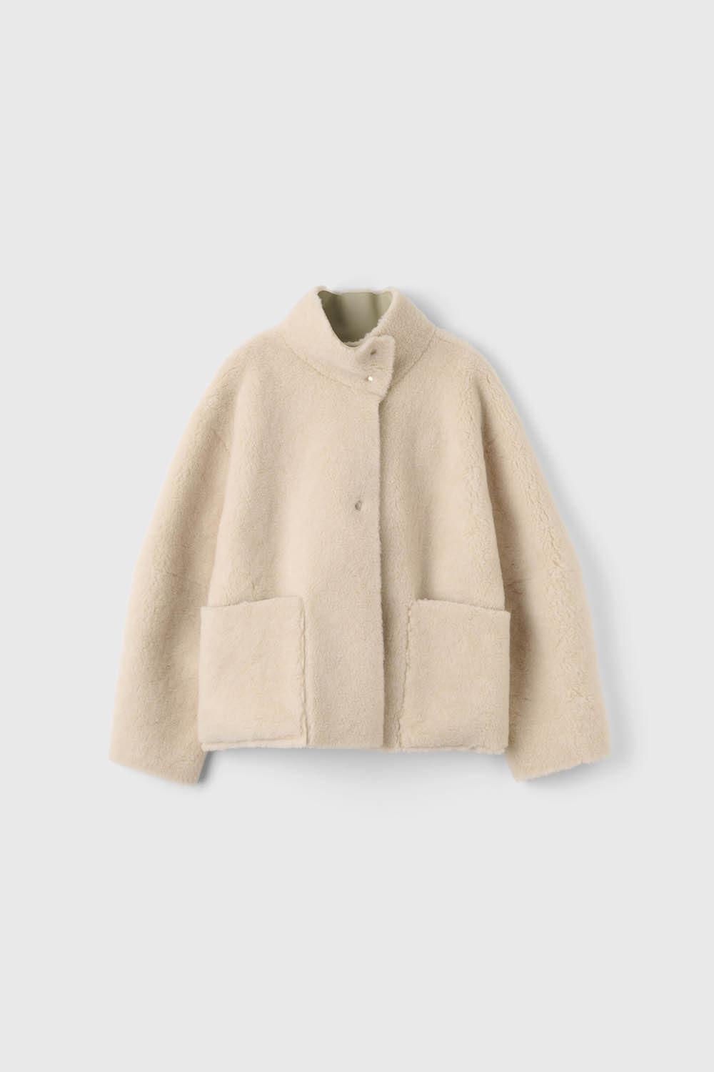 P Sculpt High Neck Shearling Jacket_Cream