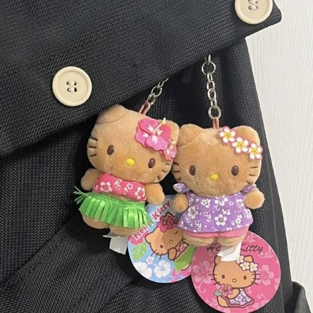 산리오 블랙 스킨 헬로 키티 봉제 완구, 하와이 독점 꽃무늬 스커트, 귀여운 키체인 인형, 만화 Kt 고양이 가방 펜던트, 사전 판매