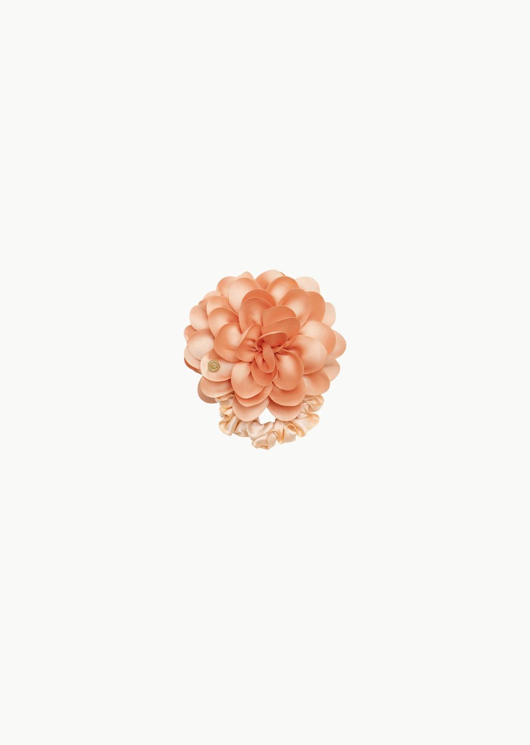 FLOWER SCRUNCHIE IN PEACH
