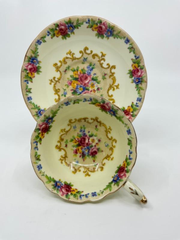 파라곤 "미뉴에트\" 컵 & 소서 Paragon \"Minuet\" Cup & Saucer circa 1940