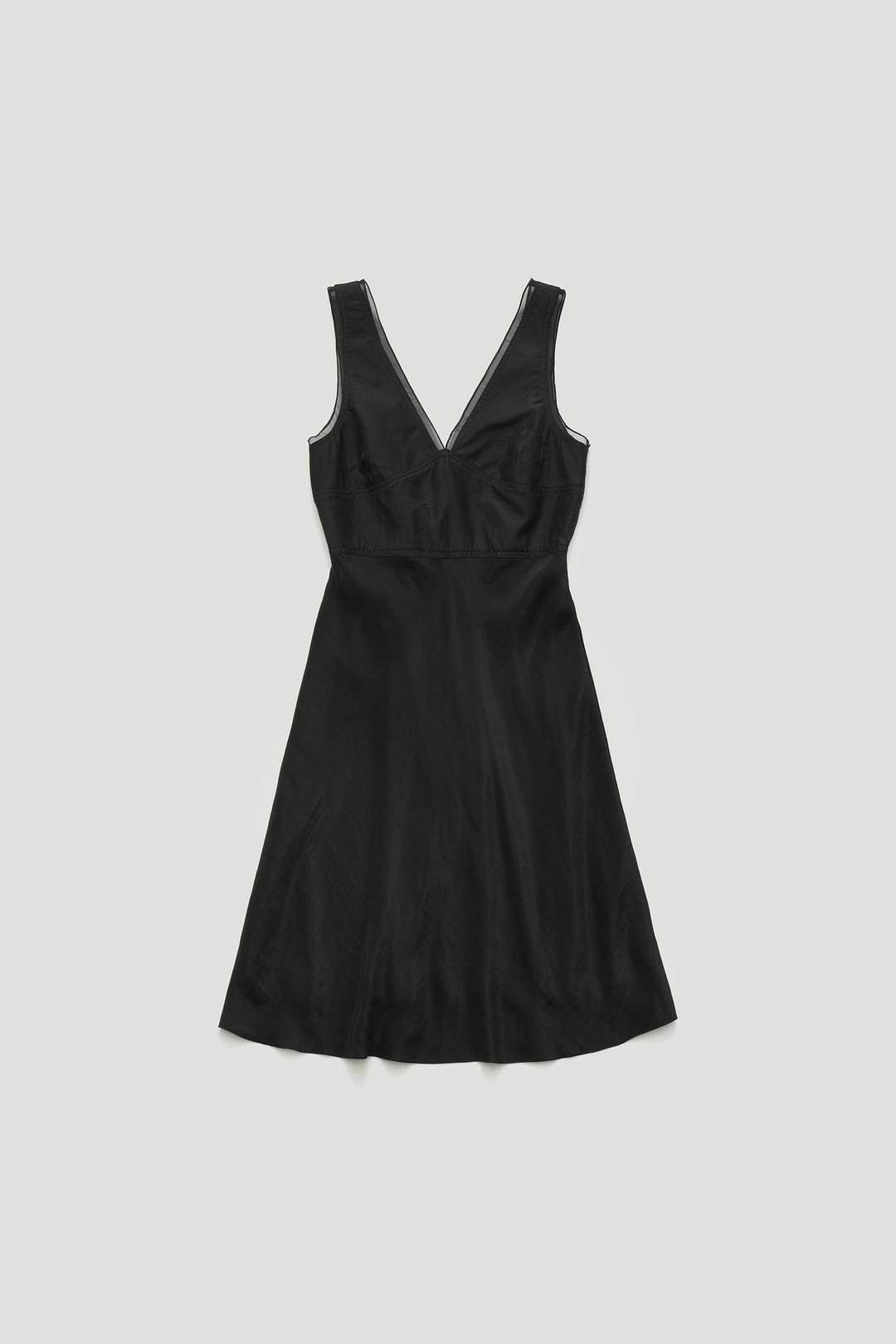 DEEP V-NECK DRESS_BLACK / ₩214,000