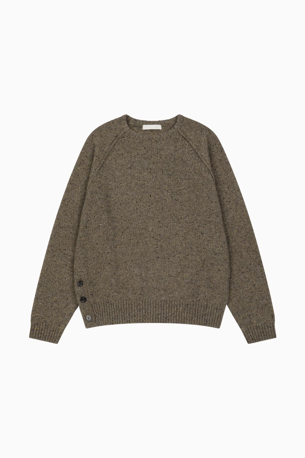 ASYMMETRIC RAGLAN BUTTON KNIT, BROWN