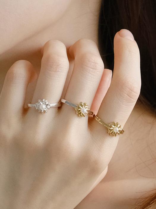 Pearl daisy ring