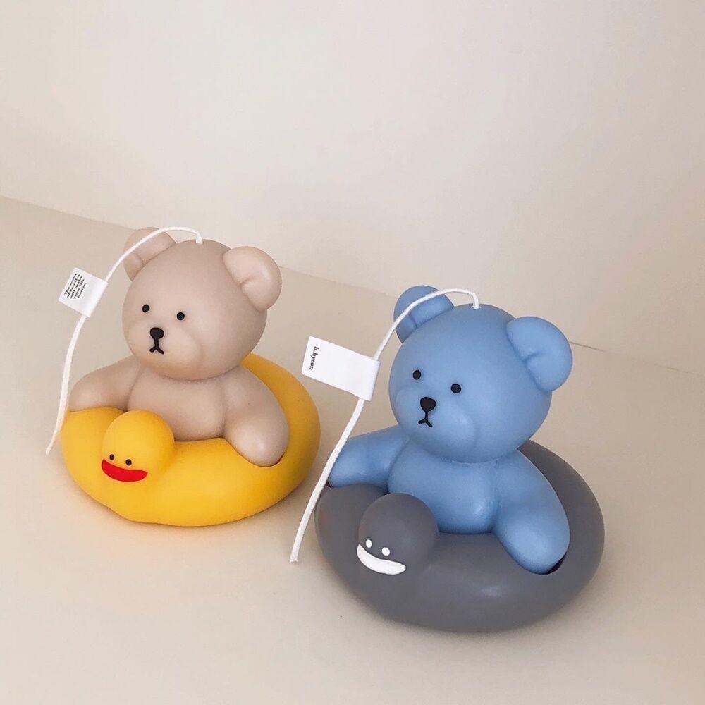 튜브에 낀 곰돌이 캔들