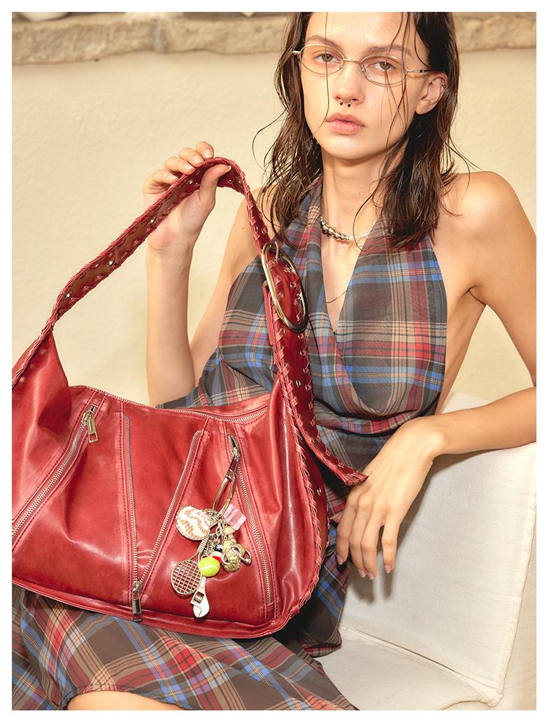 2TH DESIRE Zipper Shoulder Bag 지퍼 펀칭 디자인 크로스 숄더백 대용량 보부상 가방