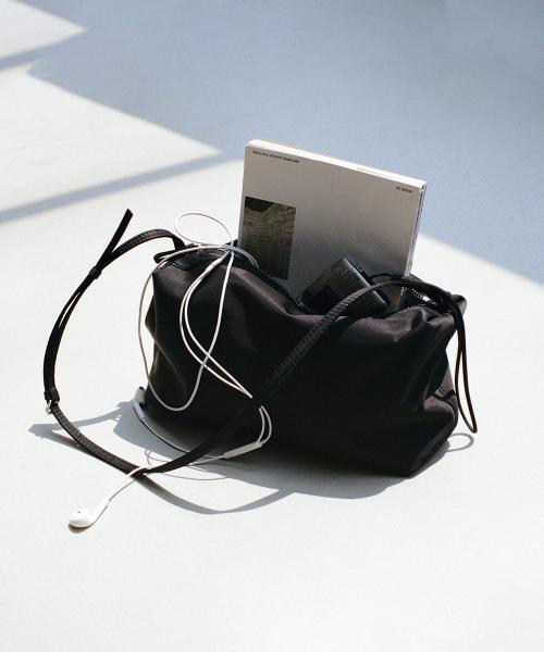 로우클래식(LOW CLASSIC)  CARAMEL BOX BAG_BLACK_LC247_BA03BK - 사이즈 & 후기 | 무신사