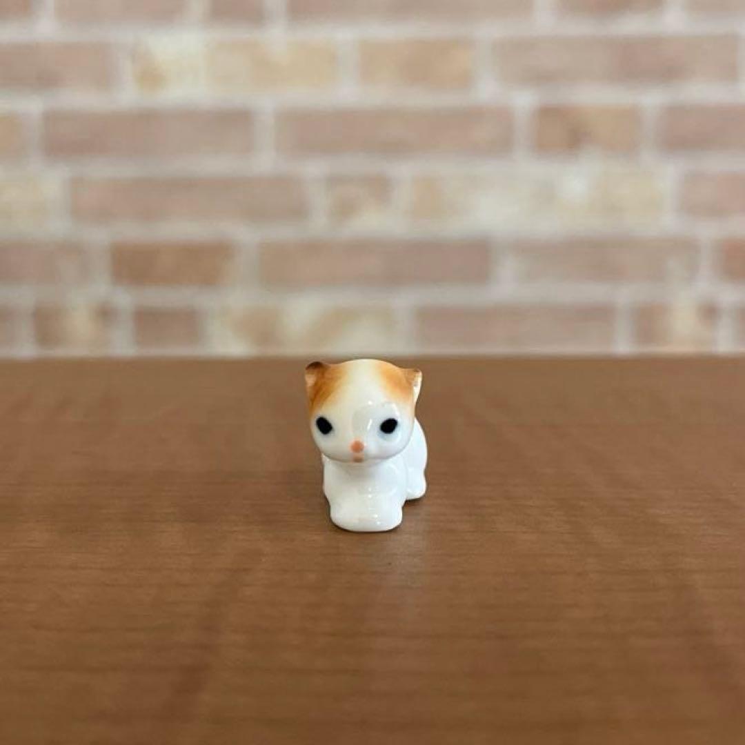 ボーンチャイナ　子猫　陶器　ネコ　置物　ガラス細工