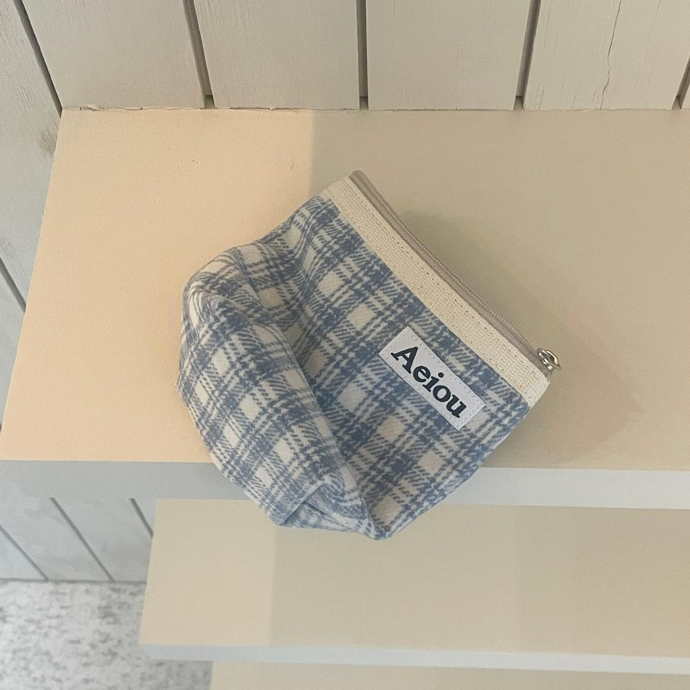 Aeiou Basic Pouch (M size) Blanket Blue Check