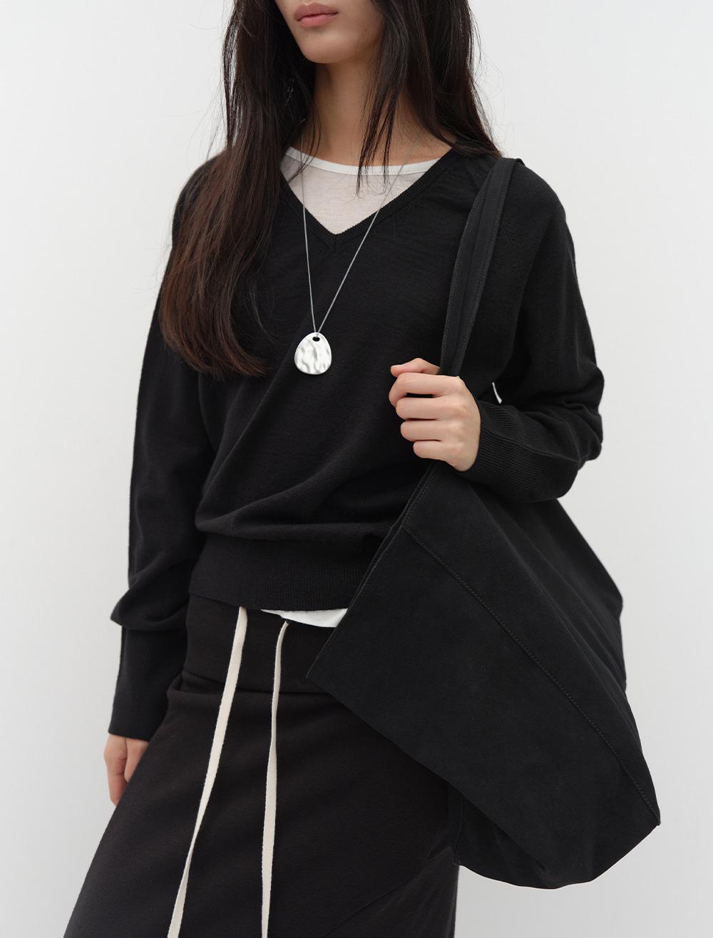 CLASSIC V NECK KNIT [BLACK]