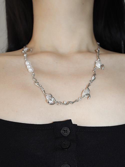 PEARL WAVE NECKLACE