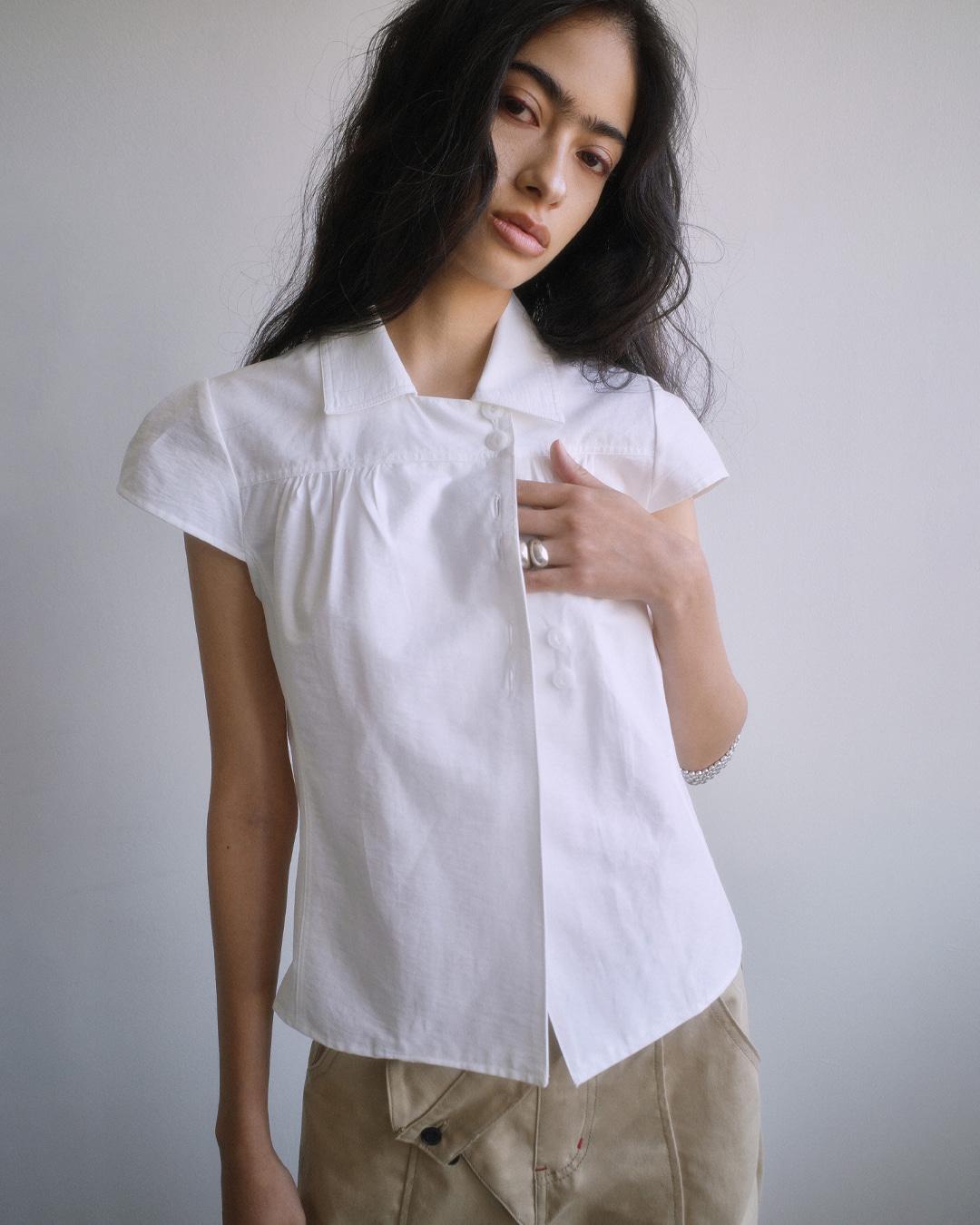 [5/20예약배송] WRAP BUTTON CAP SLEEVE BLOUSE-IVORY