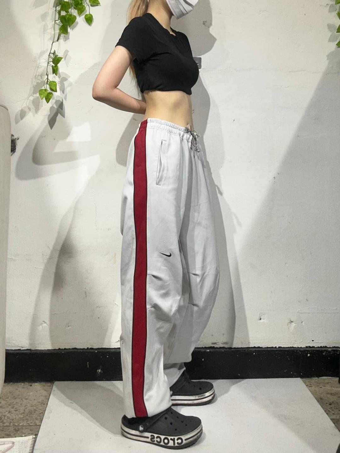 00s 나이키 화이트 레드 사이드 라인 미드 스우시 트레이닝 팬츠 | 후루츠패밀리