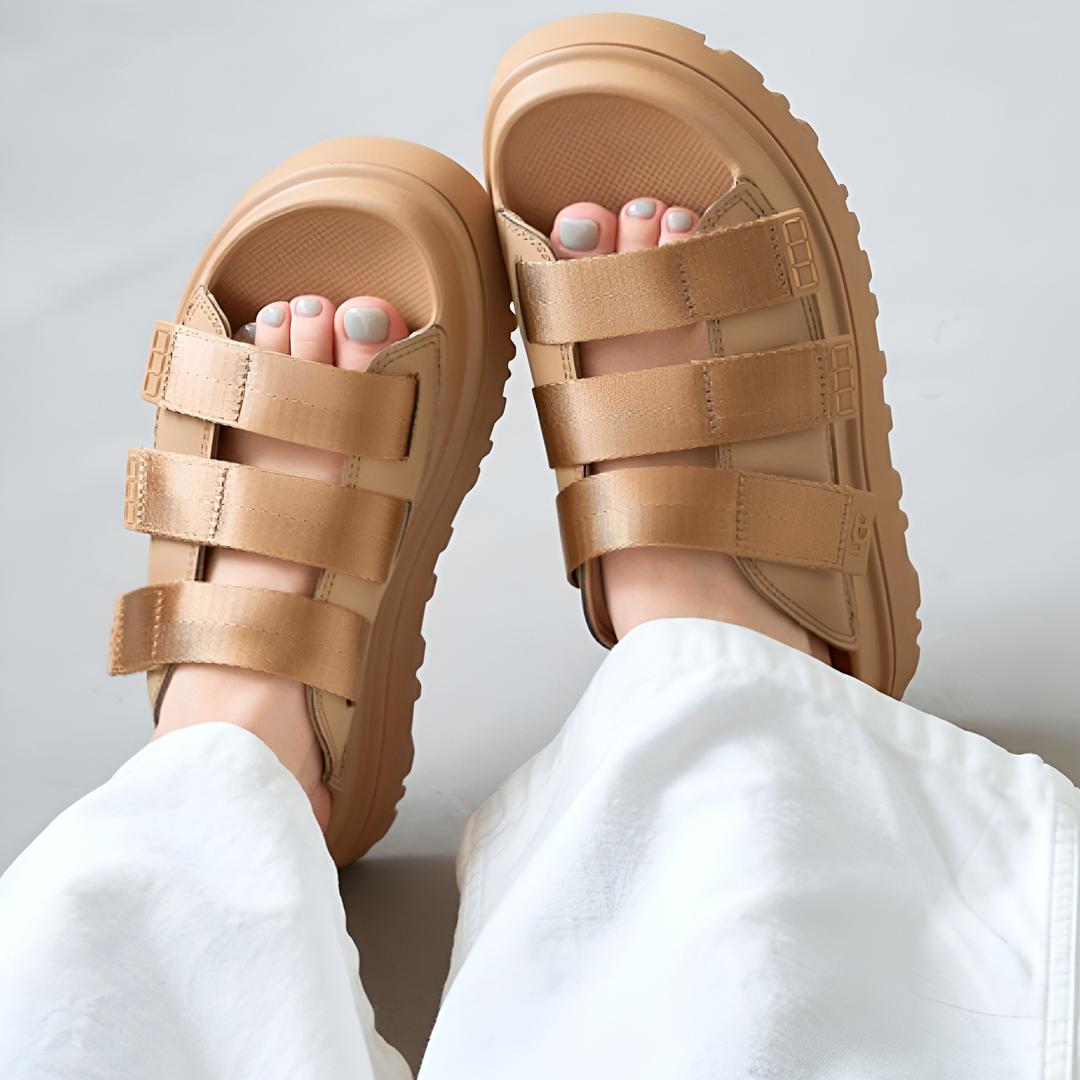 UGG 슬리퍼 어그 GS 골든 글로우 여성 플랫폼 스트랩 다크 샌드 빅키즈