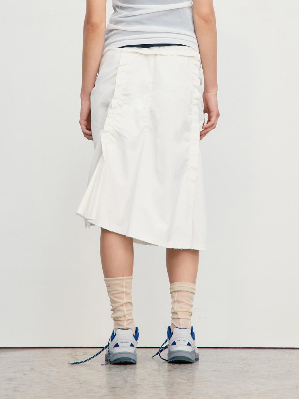 RAW CUT SHIRRING SKIRT_WHITE