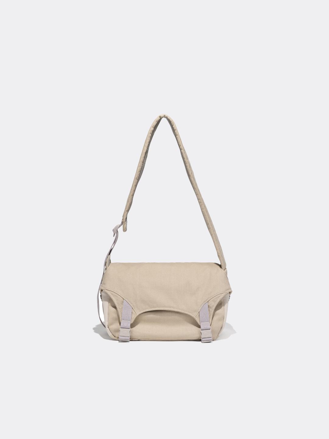 미스치프 OXFORD MAIL BAG-BEIGE