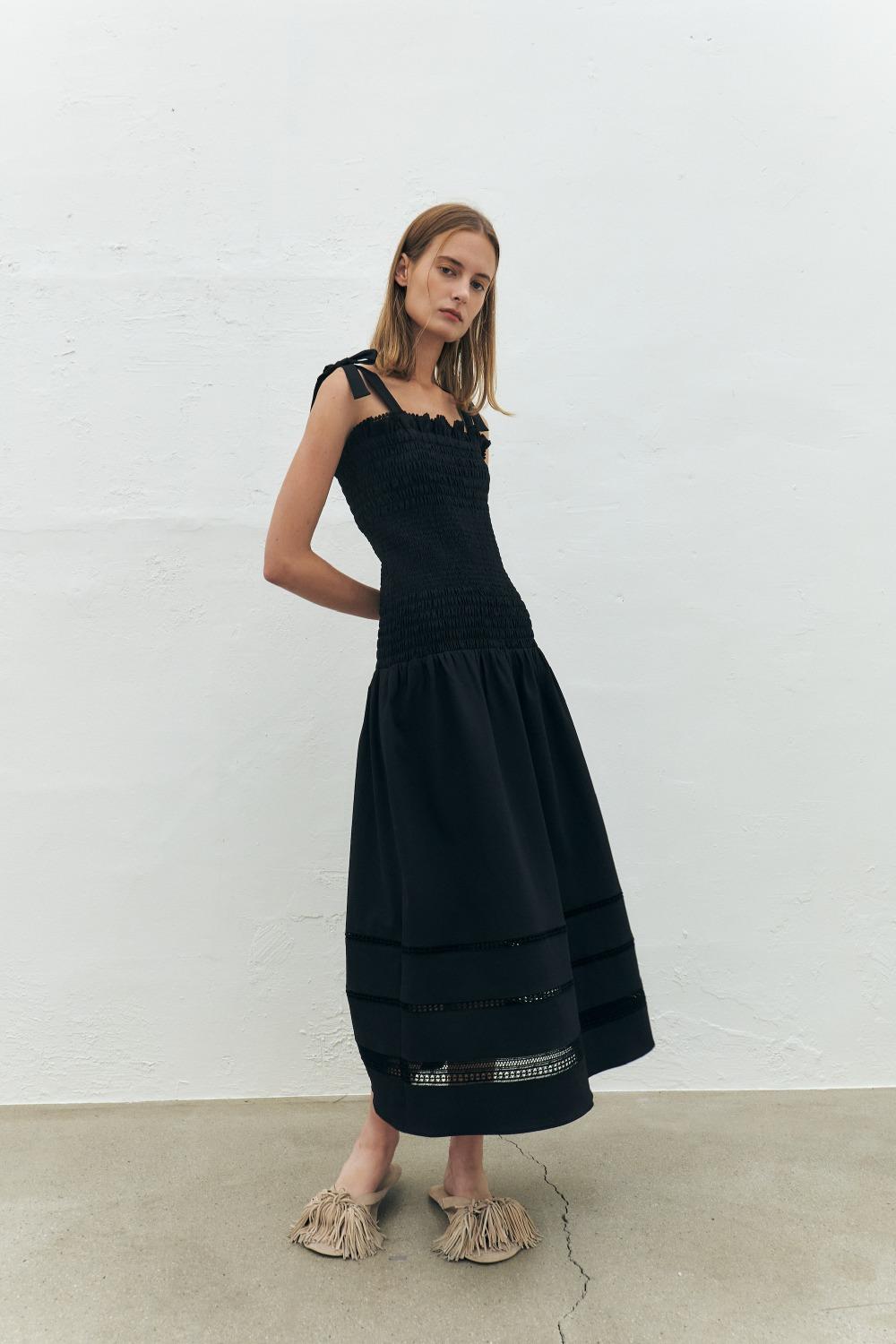 [리퍼브] Ribbon Smocked Long Dress, Black