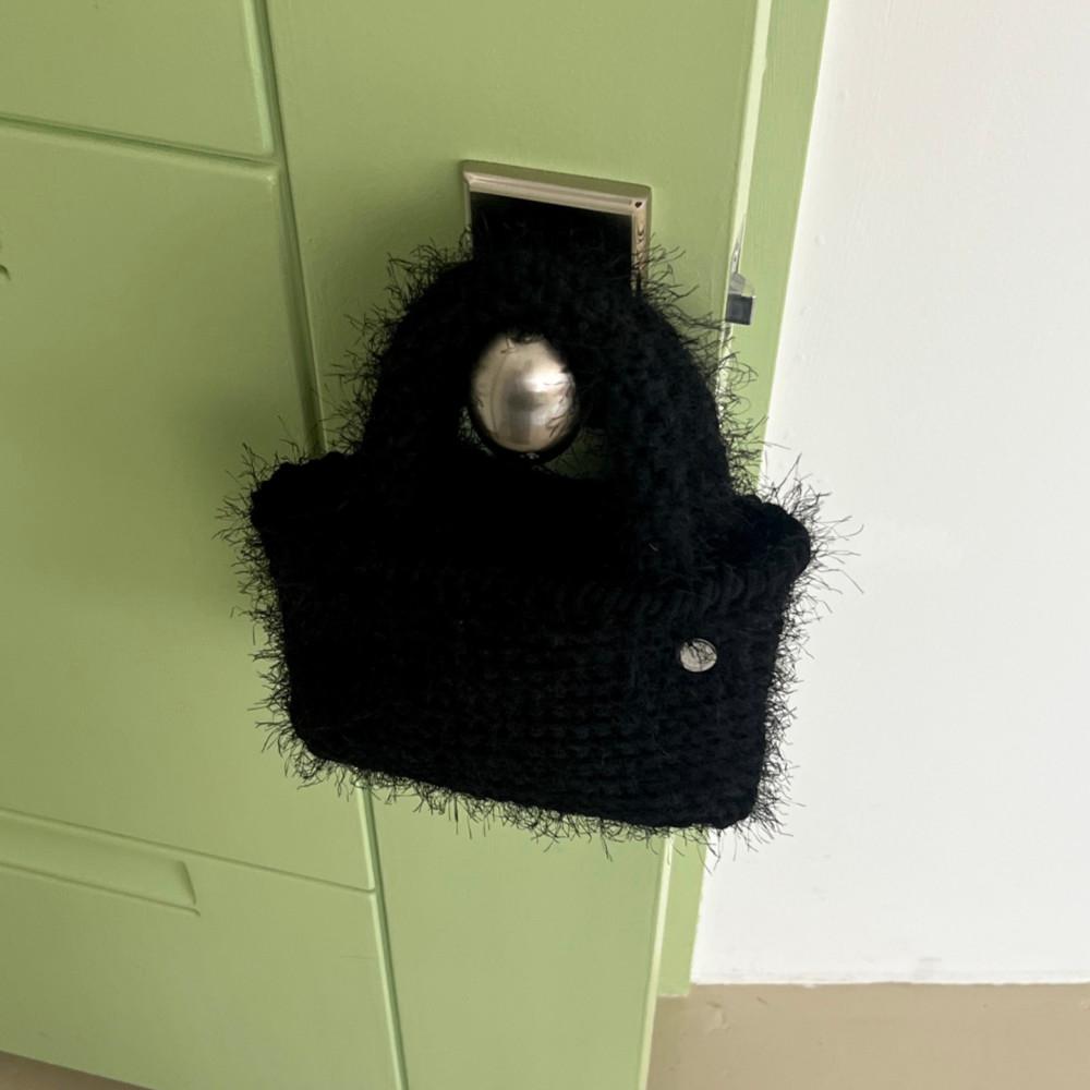 오잇트 OIIT. Cozy fluffy bag (black)