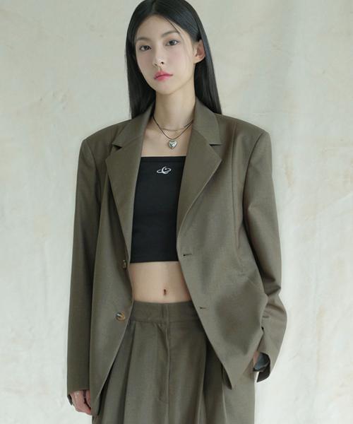 커브드 투버튼 블레이저 올리브