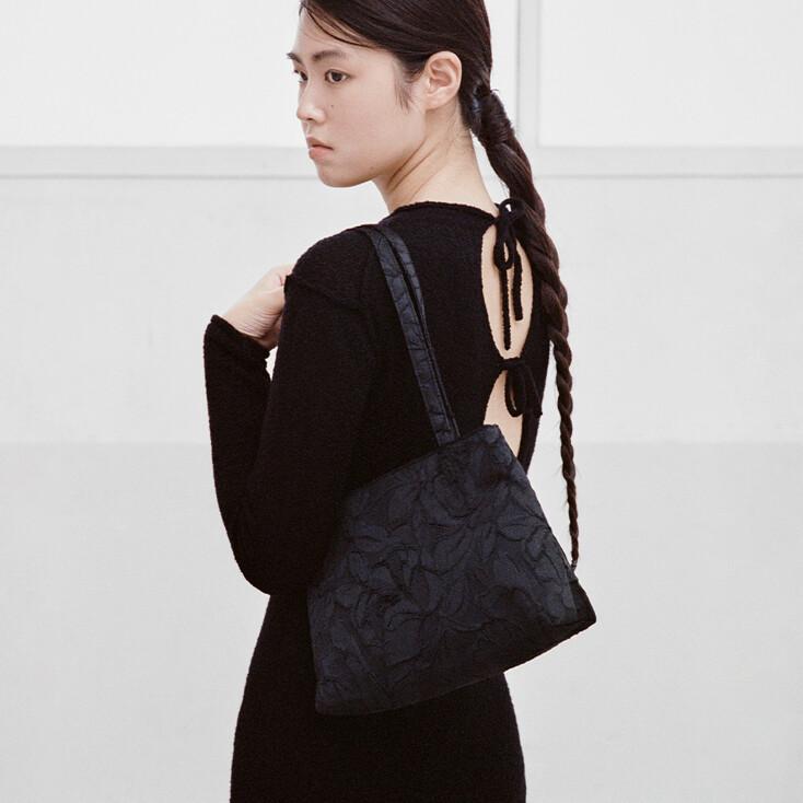tae jacquard shoulder bag (black)