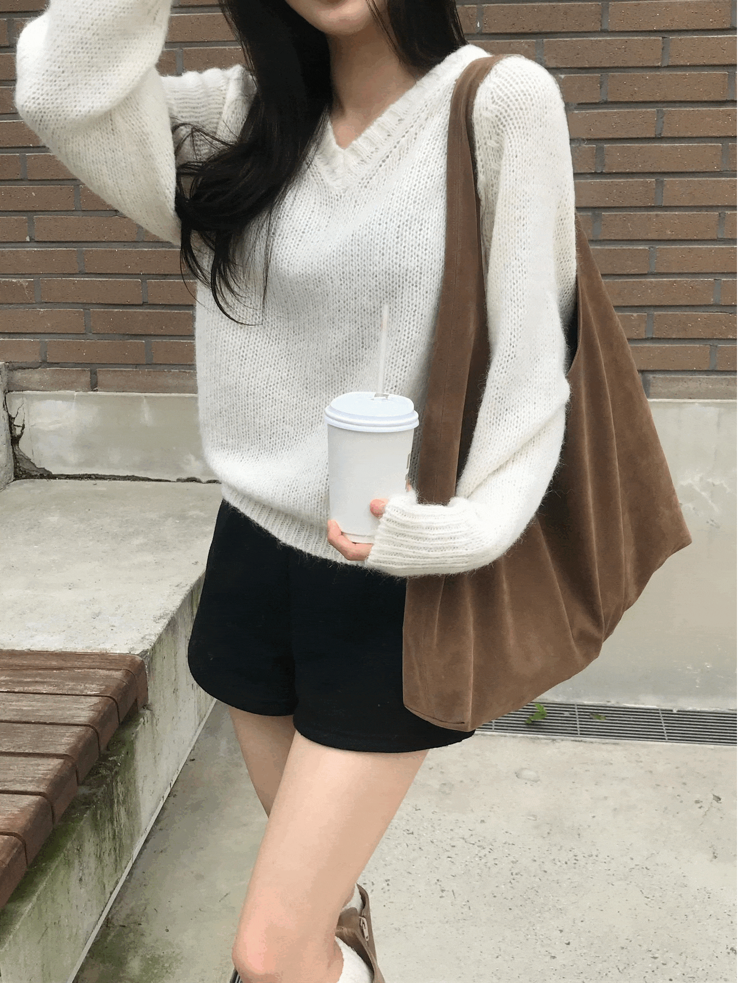 브루스 울 브이넥니트