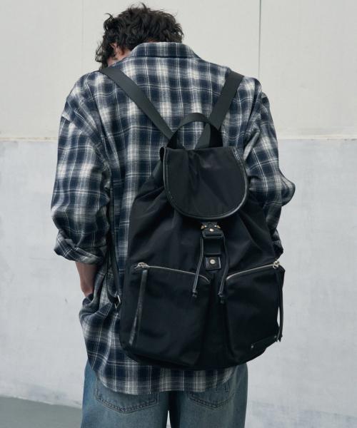 글로시 나일론 버킷 백팩 [BLACK]