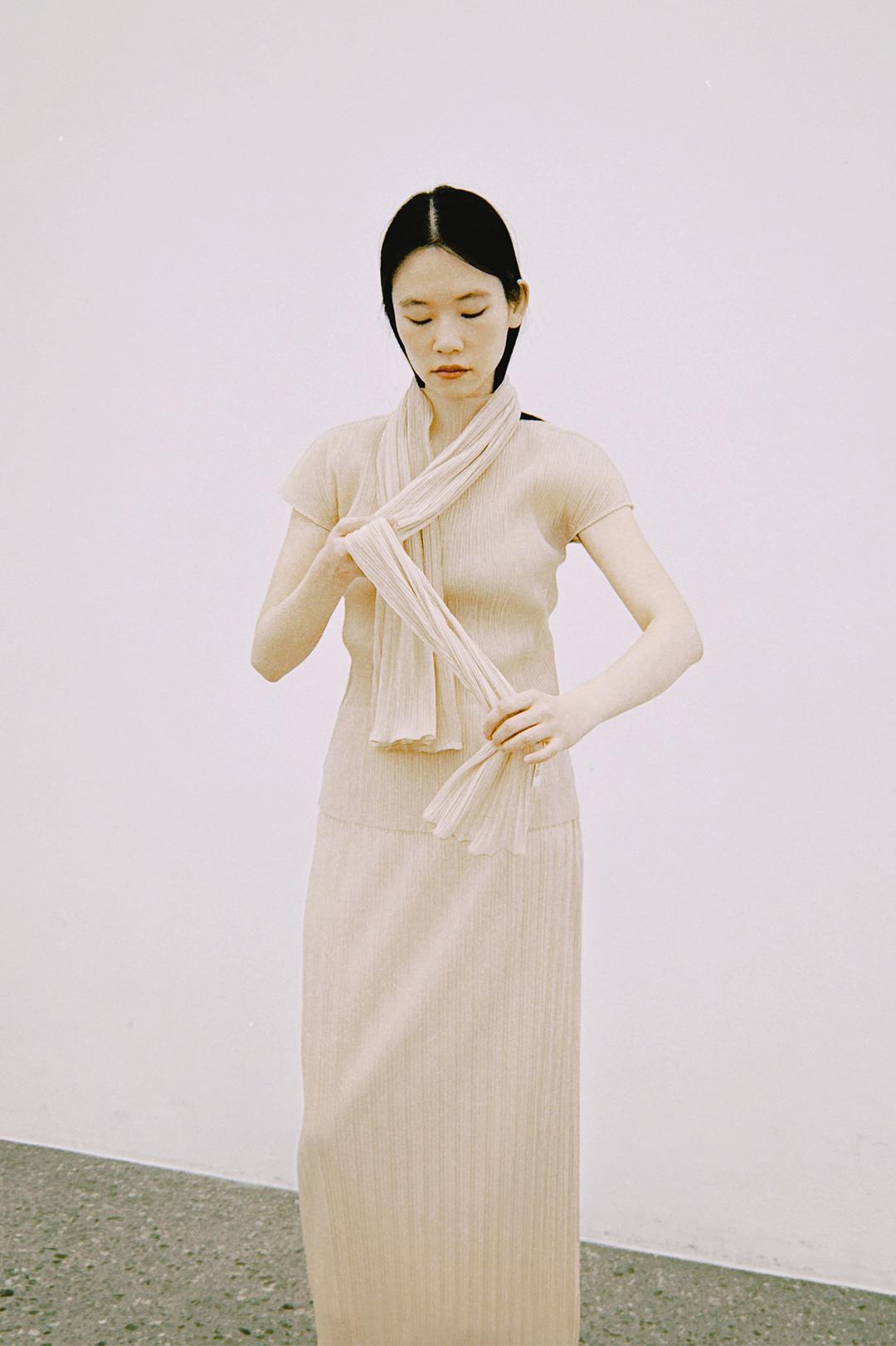 Aria Piano Pleats Scarf (Beige)