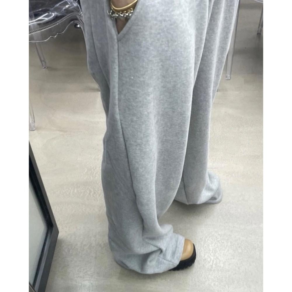 (당일) Outfit 아웃핏 절단 팬츠 기모 와이드 루즈핏 맥시 트레이닝 팬츠