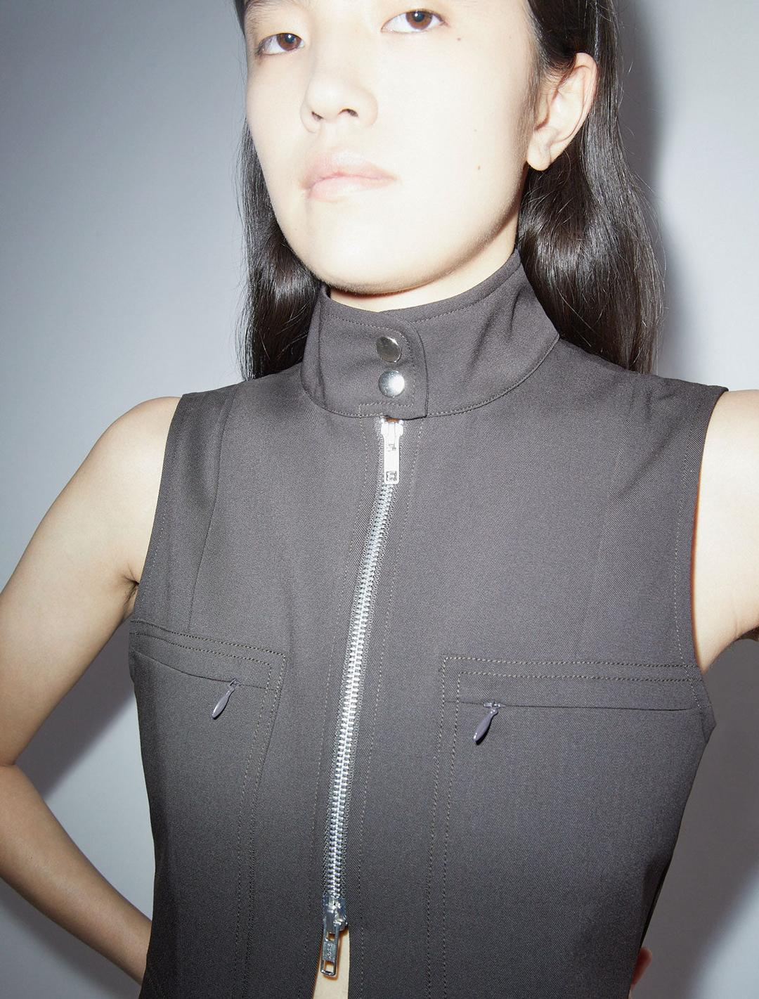 LIS II-Vest with front zipper and snap collar