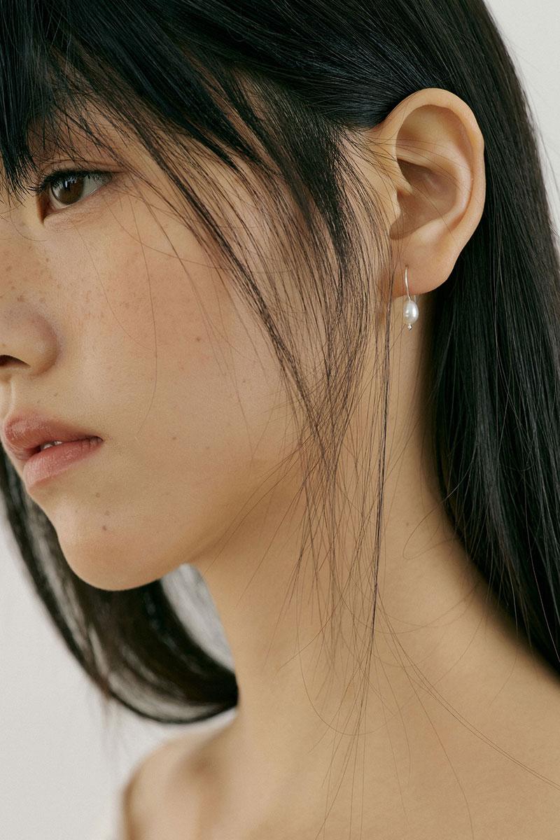 Pearl Hook Earring (fresh-water pearl)