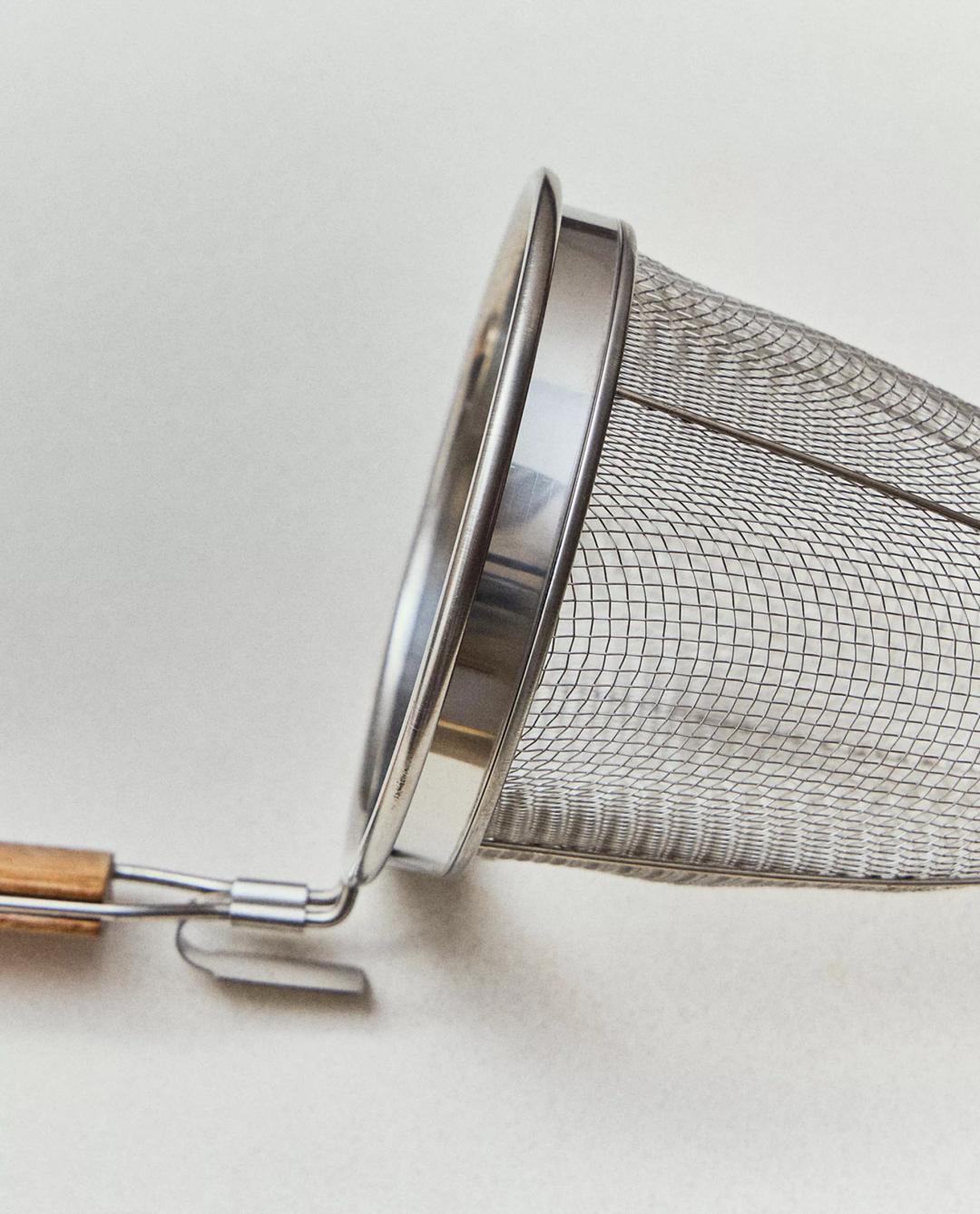 METAL AND WOOD COLANDER