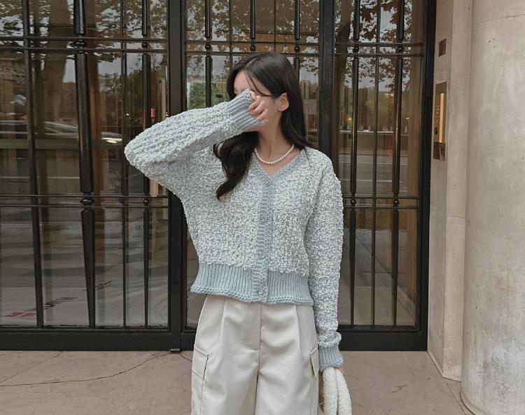 포슬리닌 스판 배색 세미크롭 니트 가디건 ( 가을 신상 가을옷 데일리룩 가을니트 가을가디건 겨울 겨울가디건 겨울니트 배색니트 러블리룩 출근룩 여행룩 꾸안꾸 기본가디건 데이트룩 캠퍼스룩 도톰한가디건 통통녀 빅사이즈 추천 )