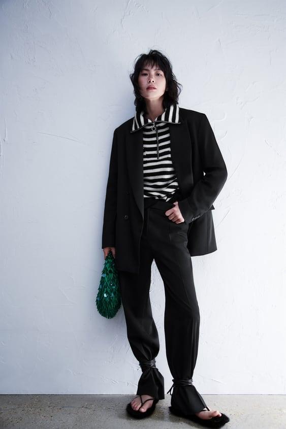 지퍼 디테일 하이넥 스웨터